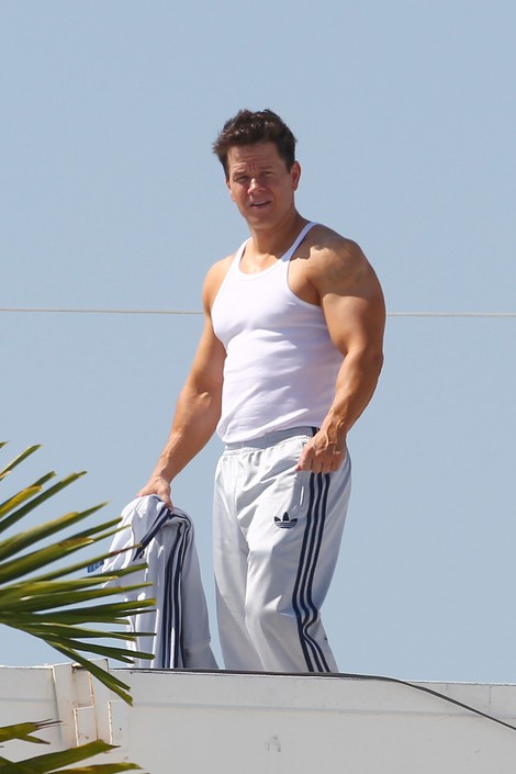 Mark Wahlberg pain and gain workout Mark Wahlberg Eats Non Stop to Bulk Up 